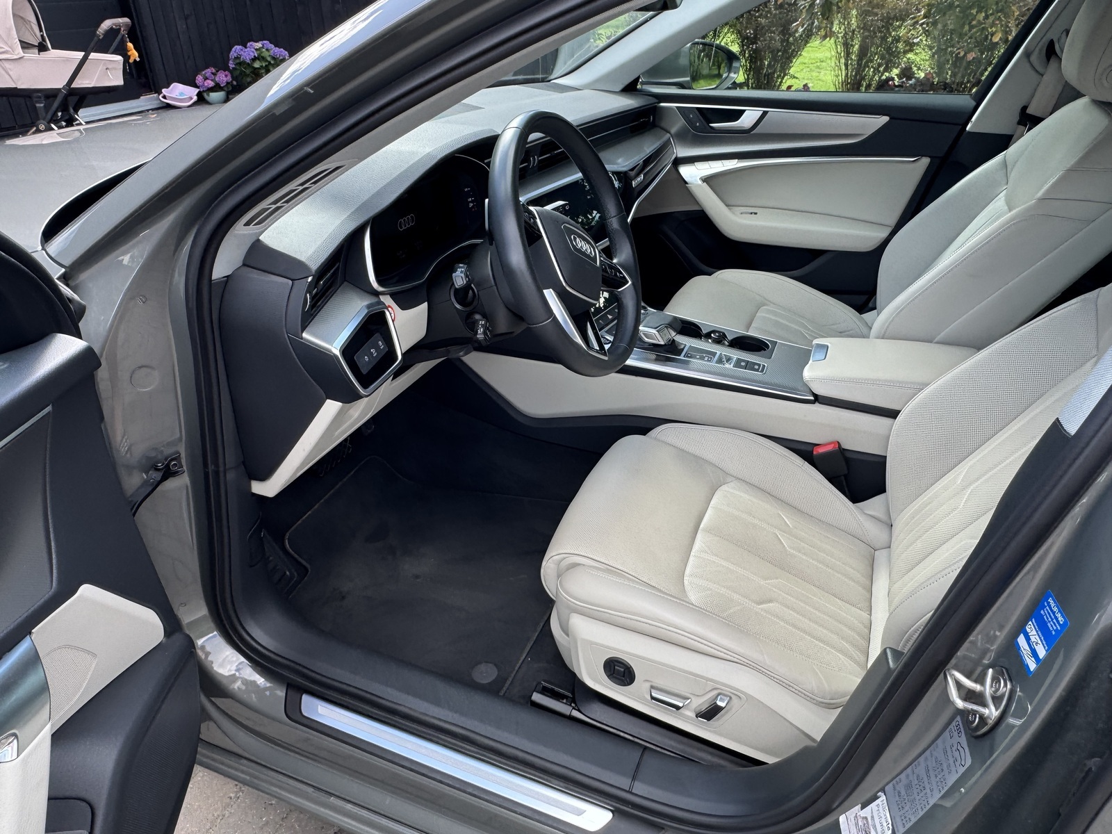 Audi A6 2022, photo 5/14