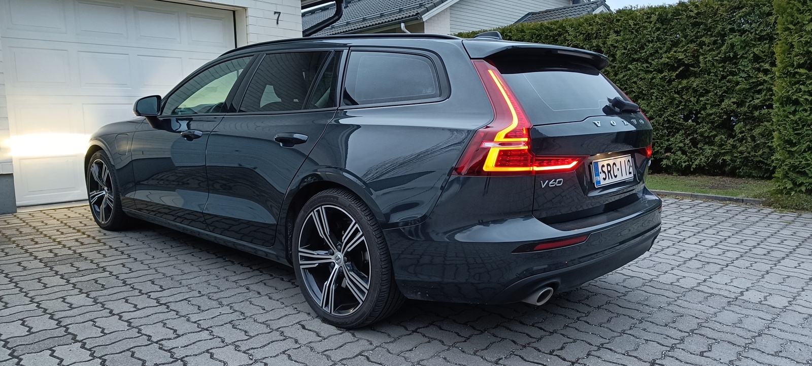 Volvo V60 2020, photo 3/24