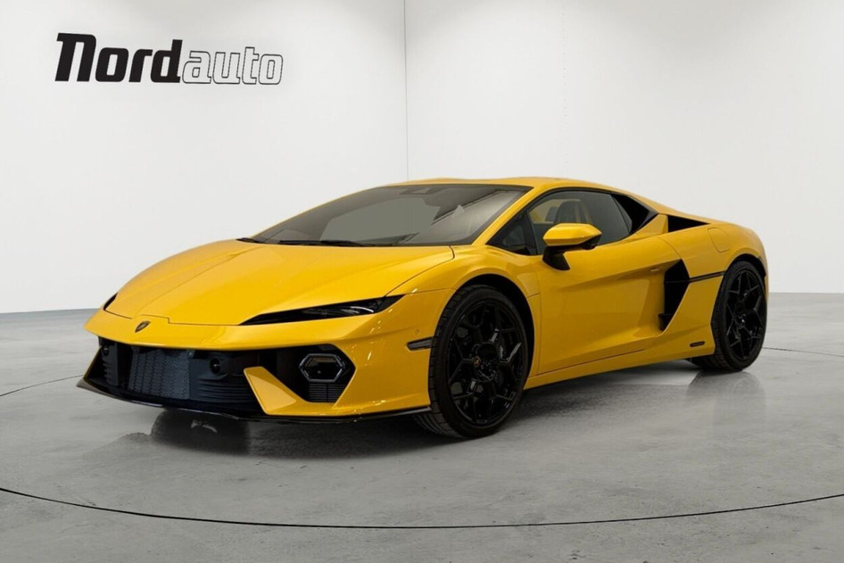 Lamborghini, 2026, 4.0, 670 kW, plug-in hybrid (petrol/electric), automatic, four-wheel drive