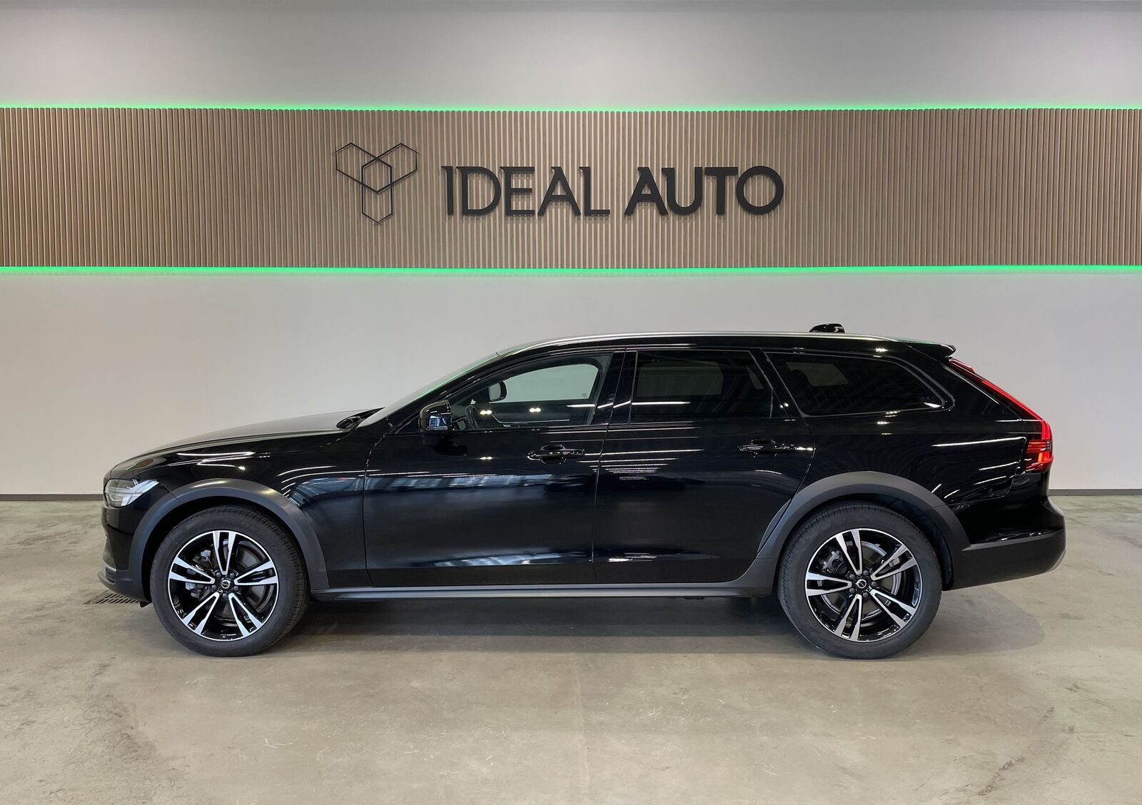 Volvo V90 Cross Country 2022, photo 2/21