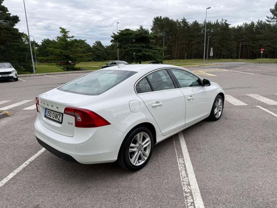 Volvo S60 2012, photo 5/10