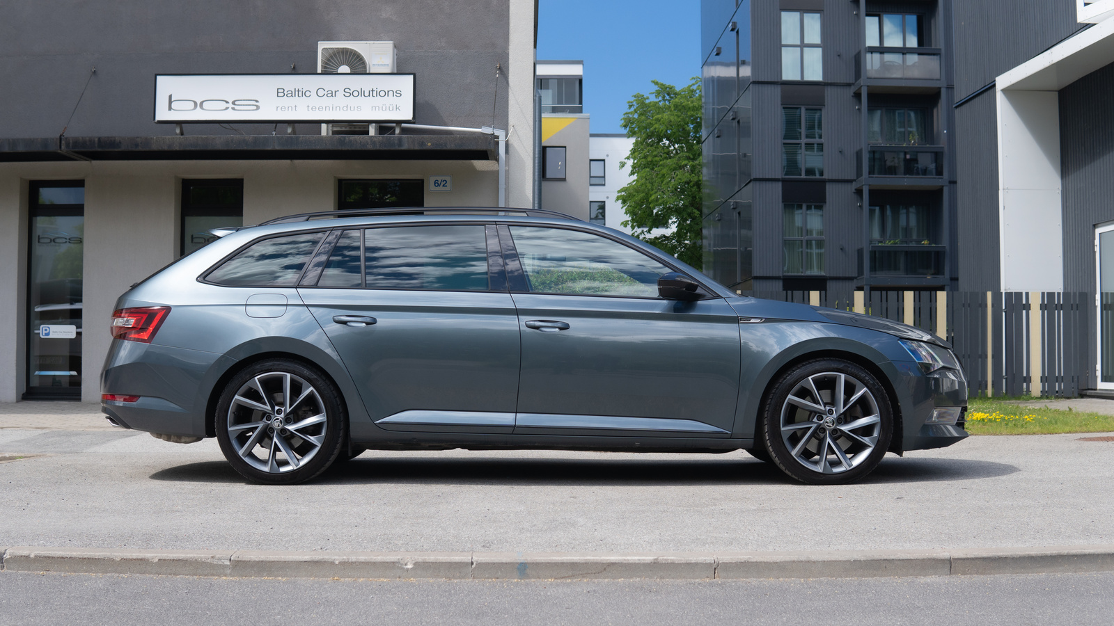 Škoda Superb 2018, photo 2/23