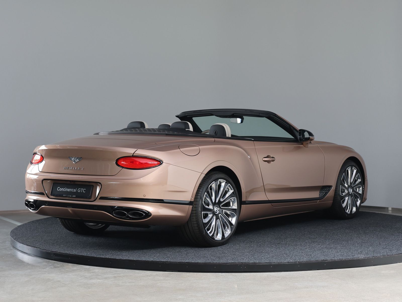Bentley Continental GTC 2024, kuva 2/18