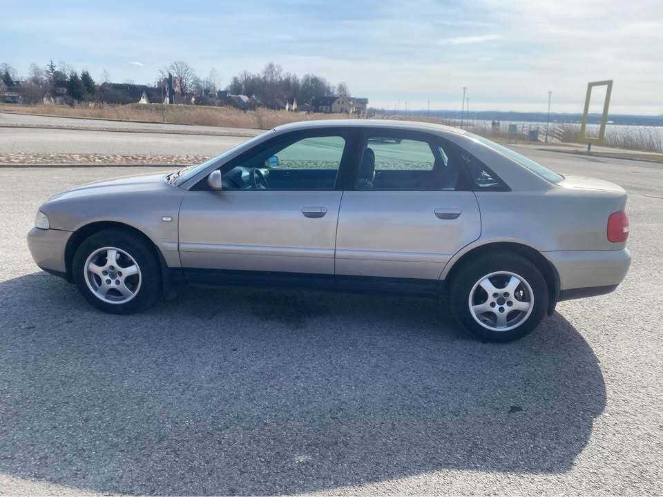Audi A4 2000, photo 4/10