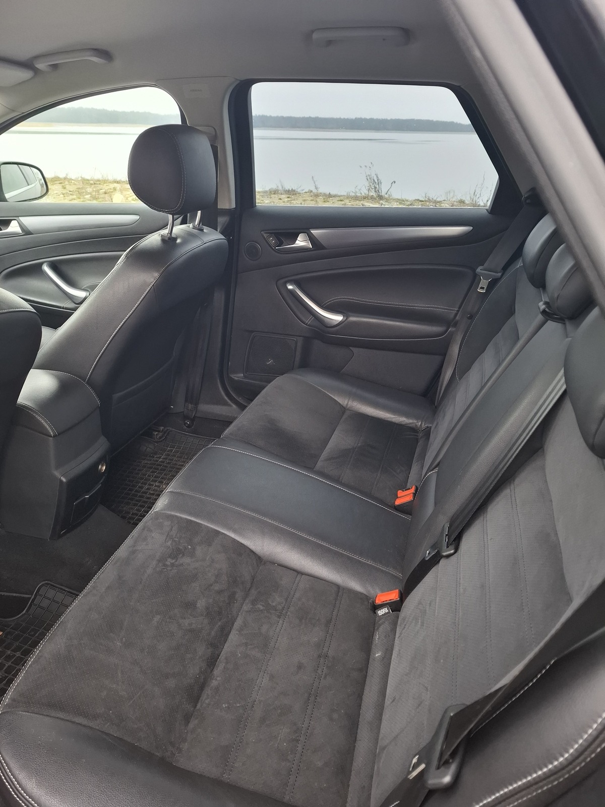 Ford Mondeo 2011, photo 6/7