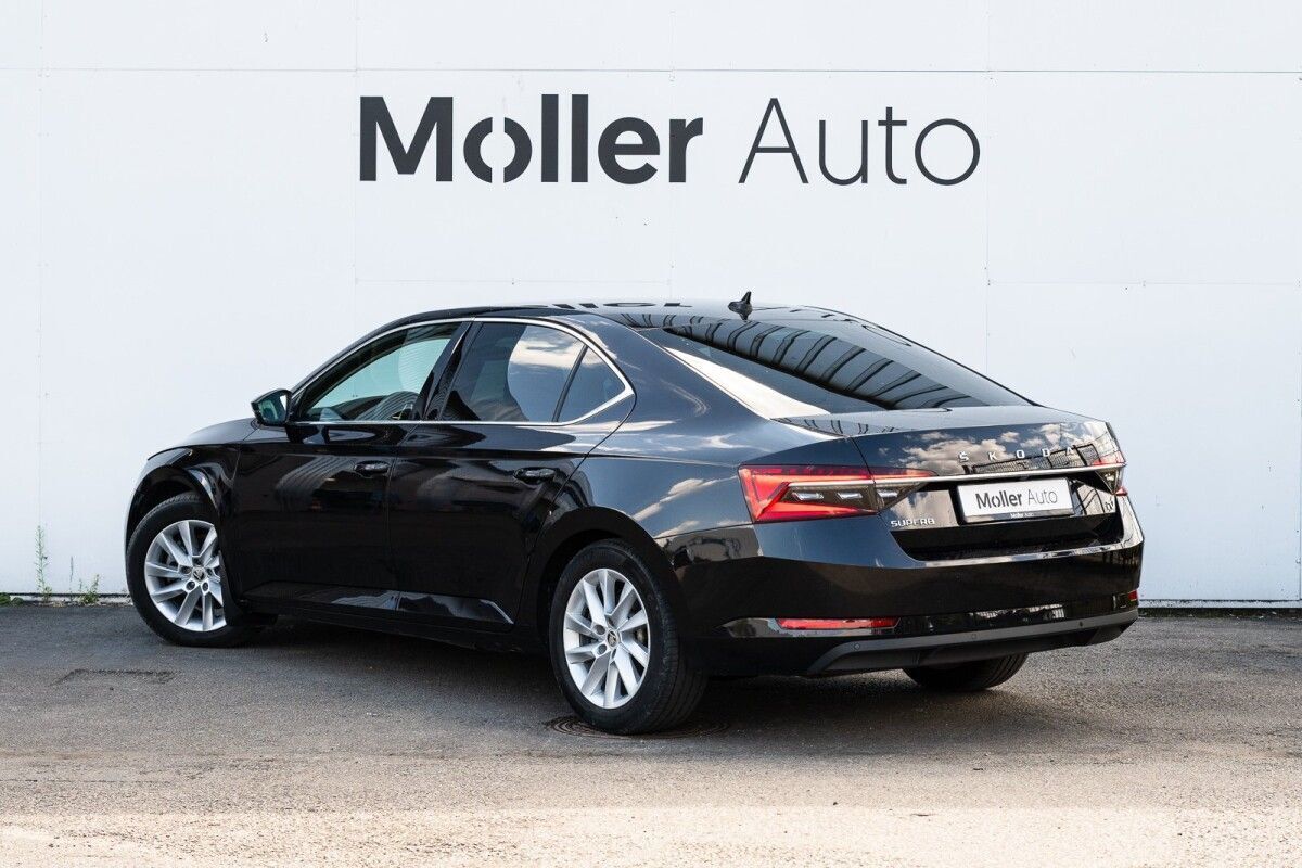 Škoda Superb 2021, photo 3/10