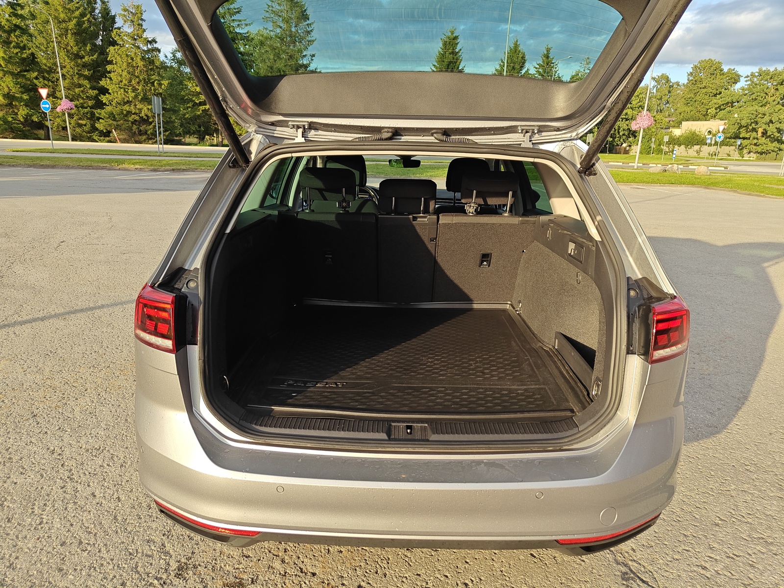 Volkswagen Passat 2021, photo 6/10