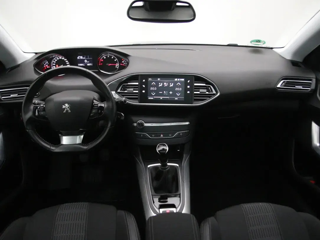 Peugeot 308 2020, kuva 2/10