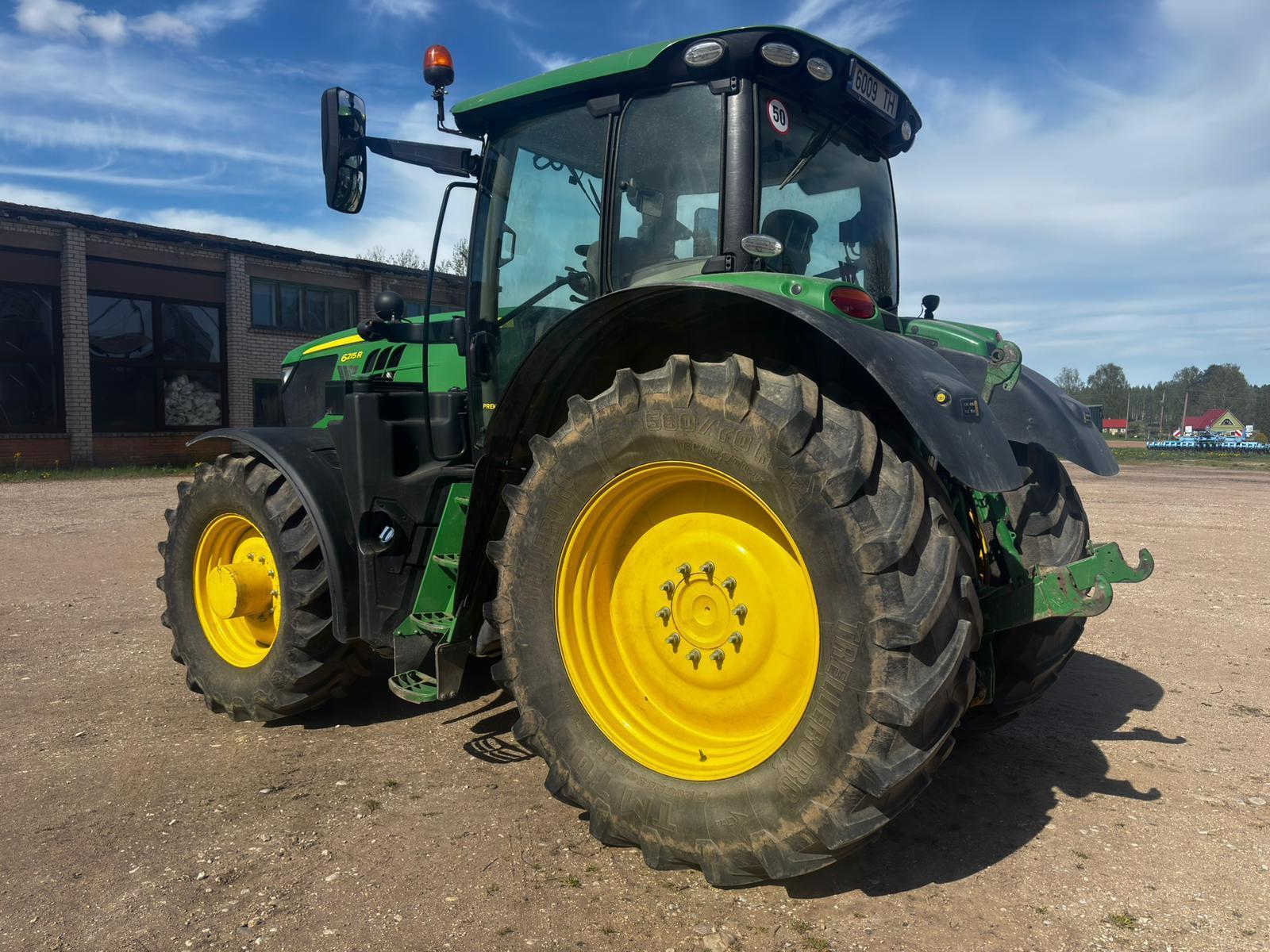 John Deere 6215R, photo 2/15