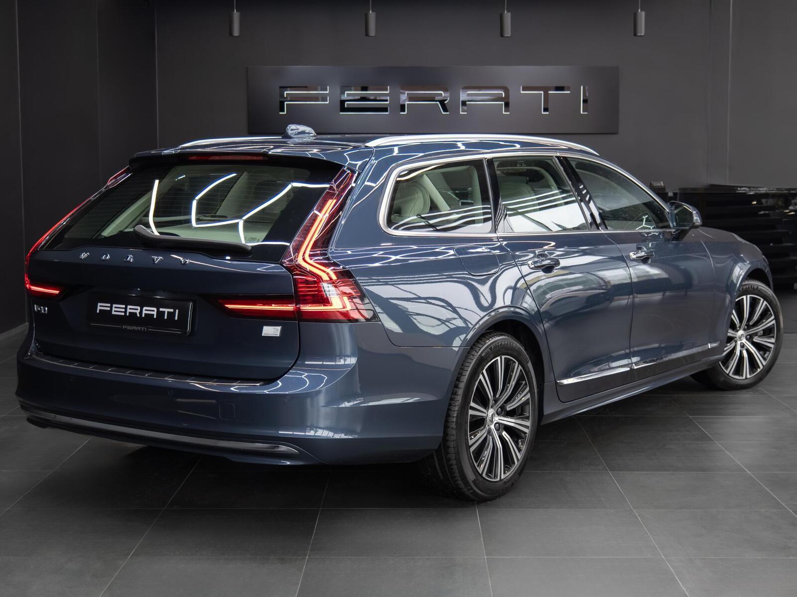 Volvo V90 2021, kuva 2/10