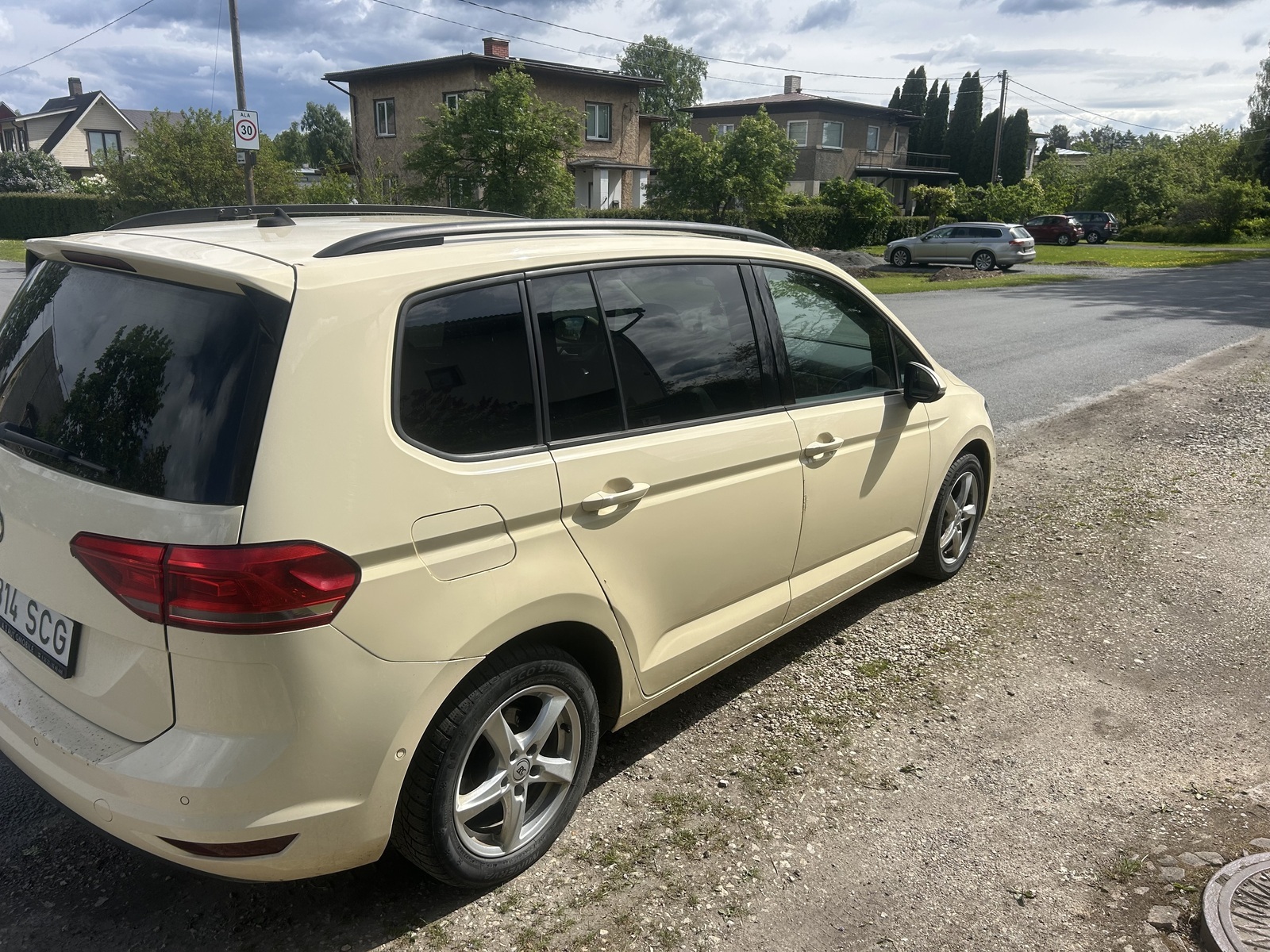 Volkswagen Touran 2017, photo 5/11