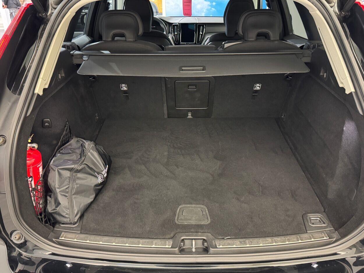 Volvo XC60 2019, photo 6/25