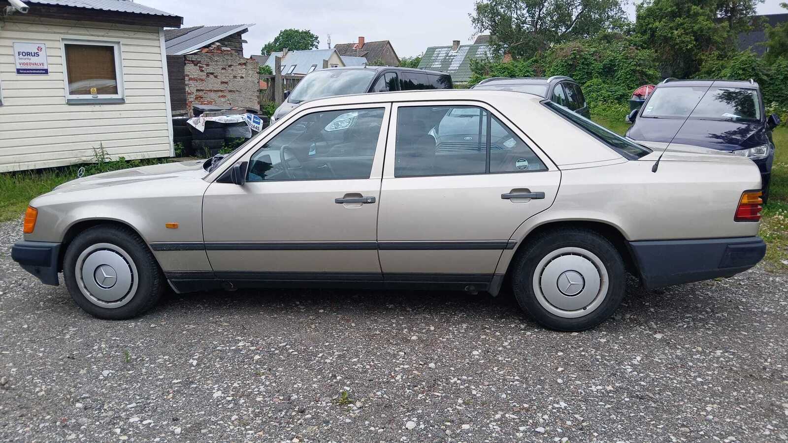 Mercedes-Benz 250 1988, photo 4/18