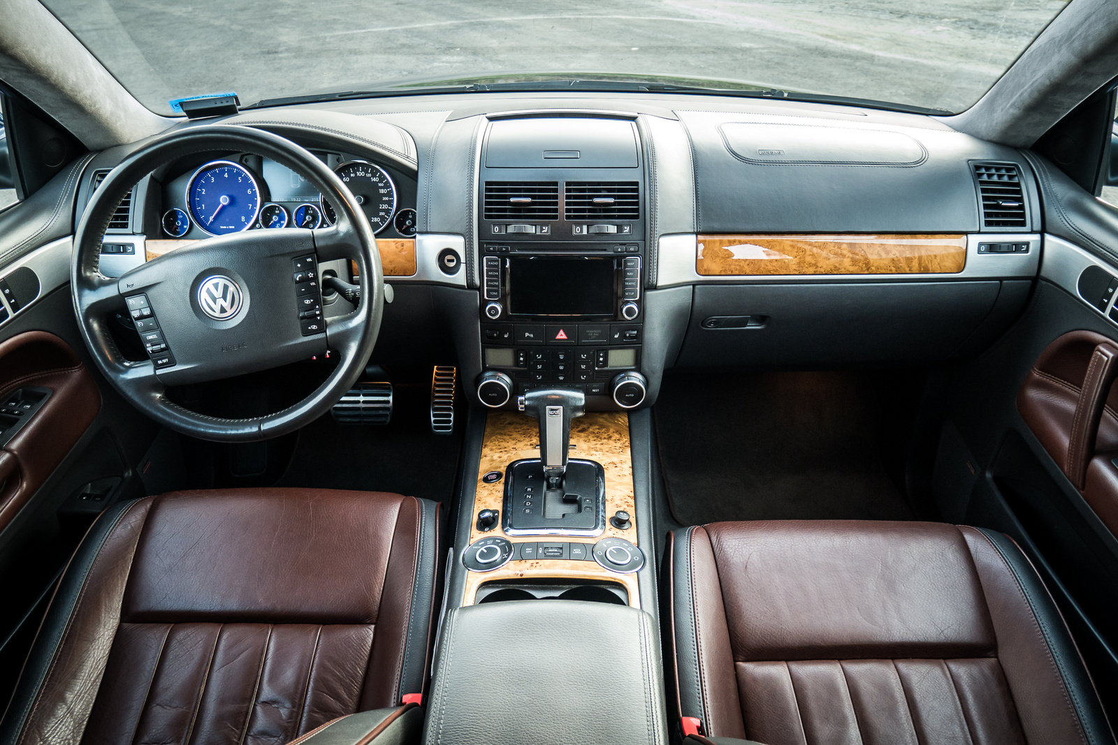 Volkswagen Touareg Individual 6.0 331kW 2007, photo 7/10