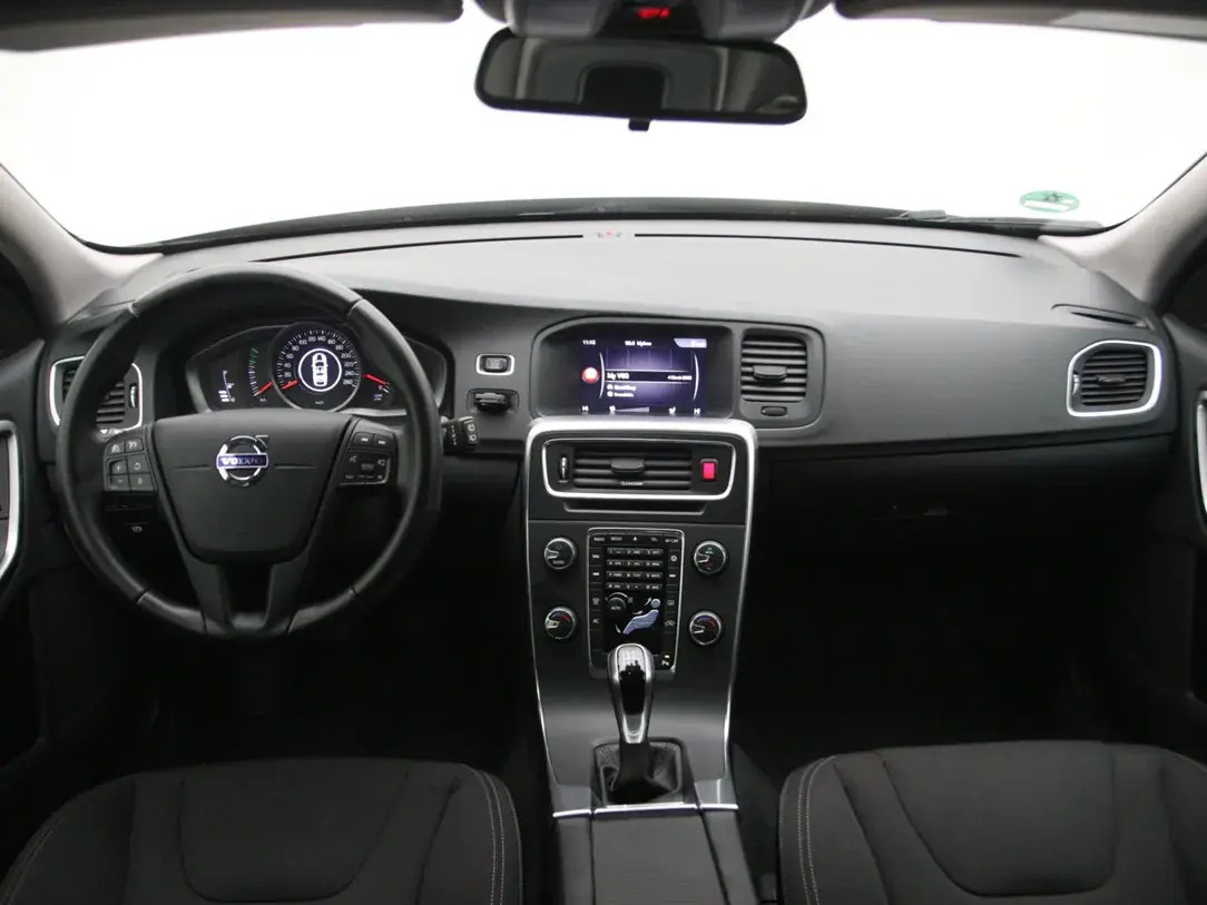 Volvo V60 2017, photo 2/32