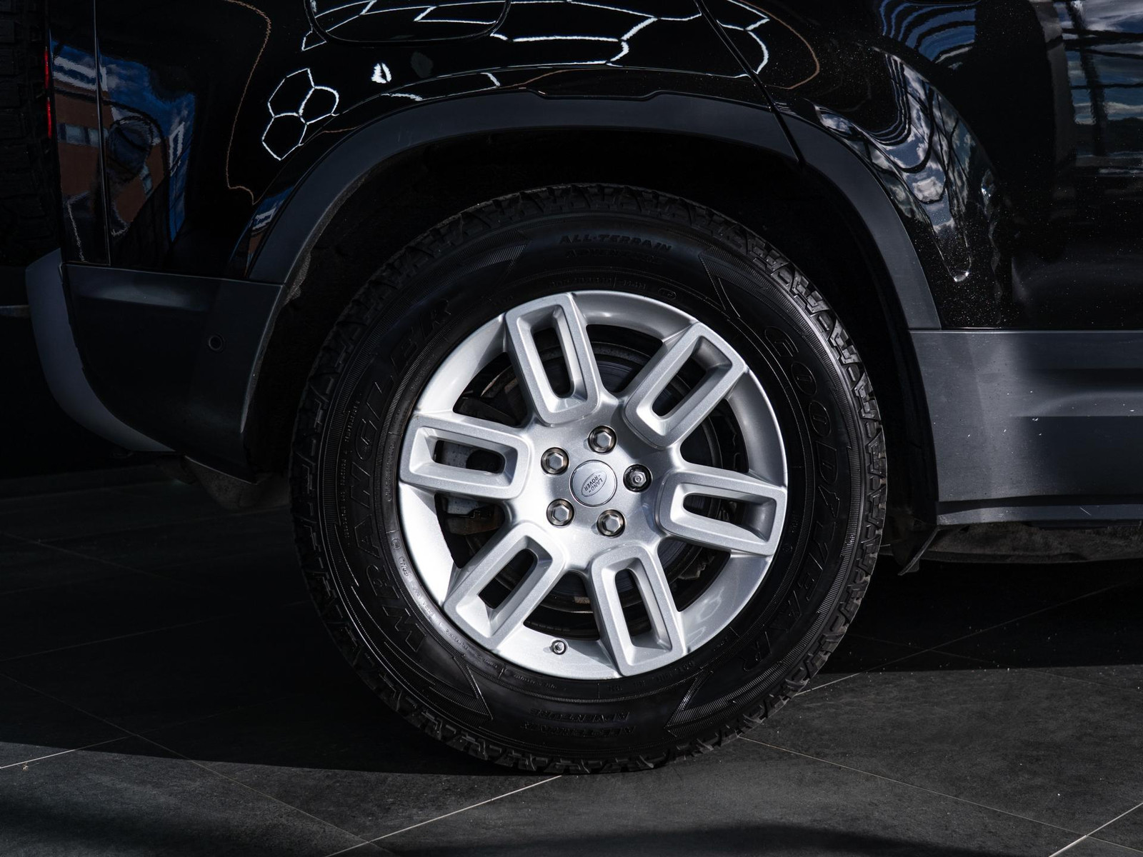 Land Rover Defender 2021, kuva 3/15