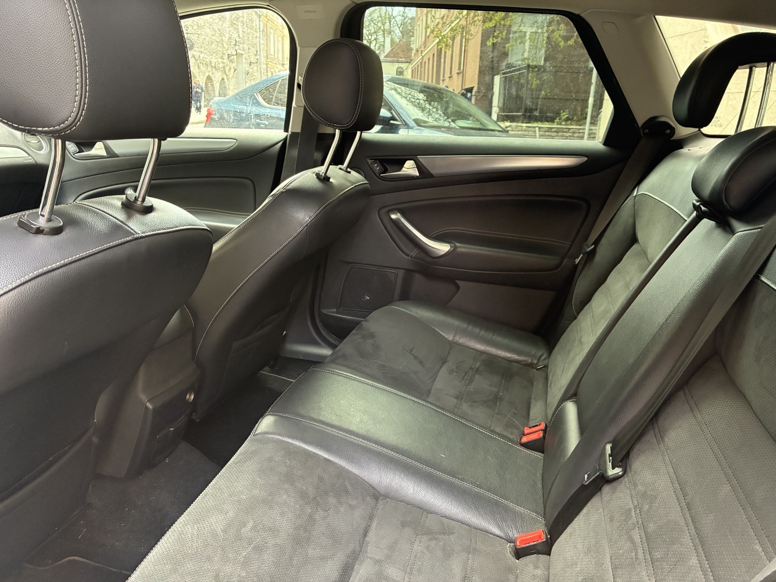 Ford Mondeo 2011, photo 7/8