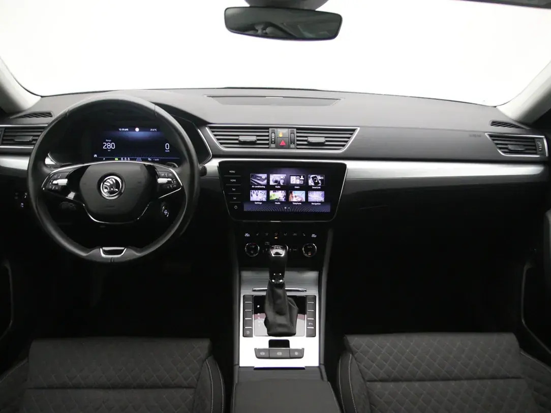 Škoda Superb 2022, photo 2/10