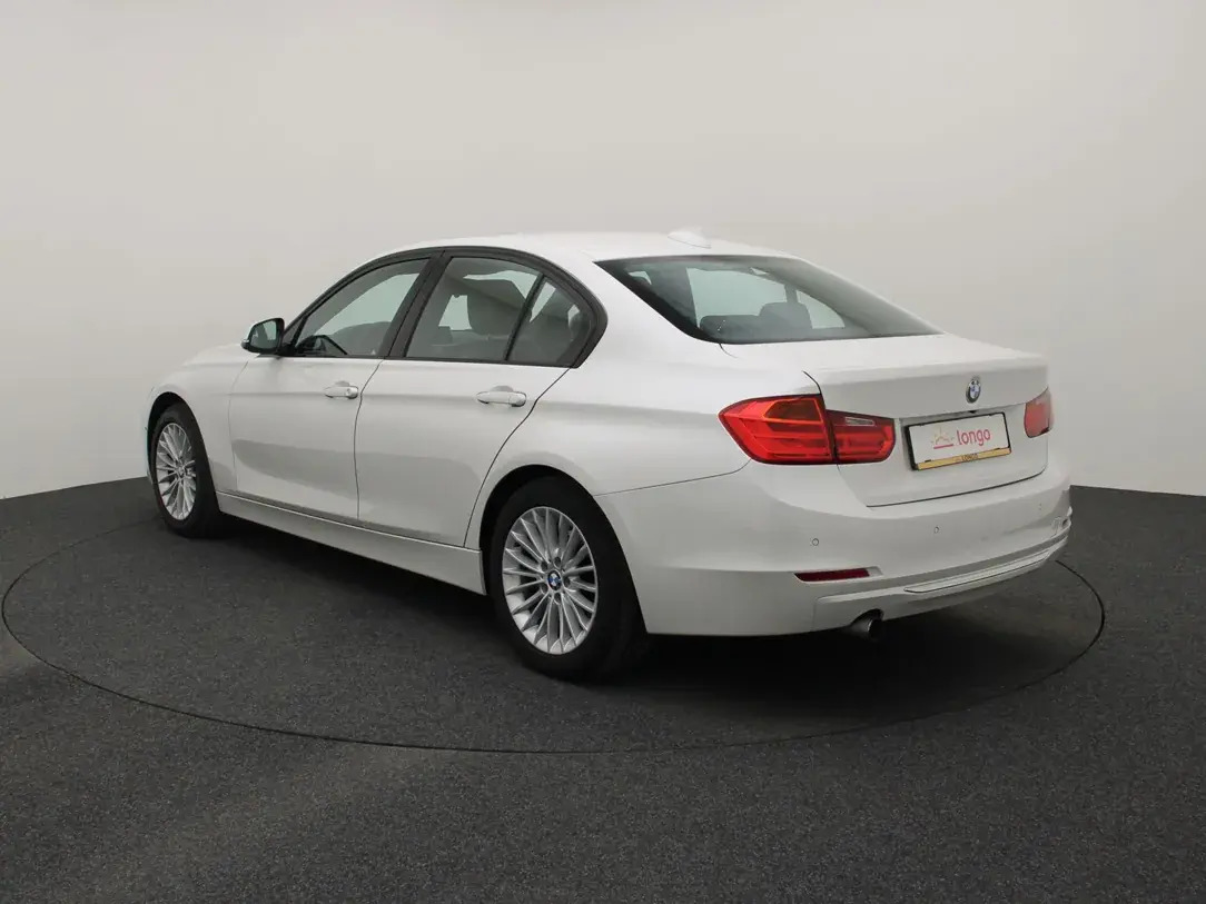 BMW 320 2015, photo 7/35