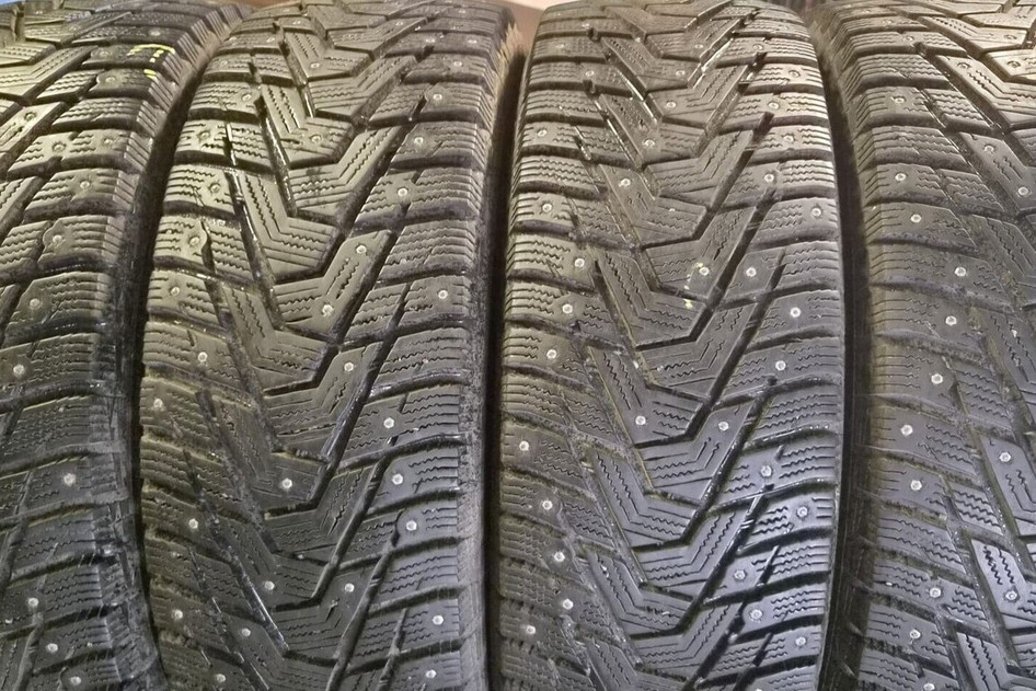 Подержанный шипованная шина 225/40R18 Hankook W429 RS2