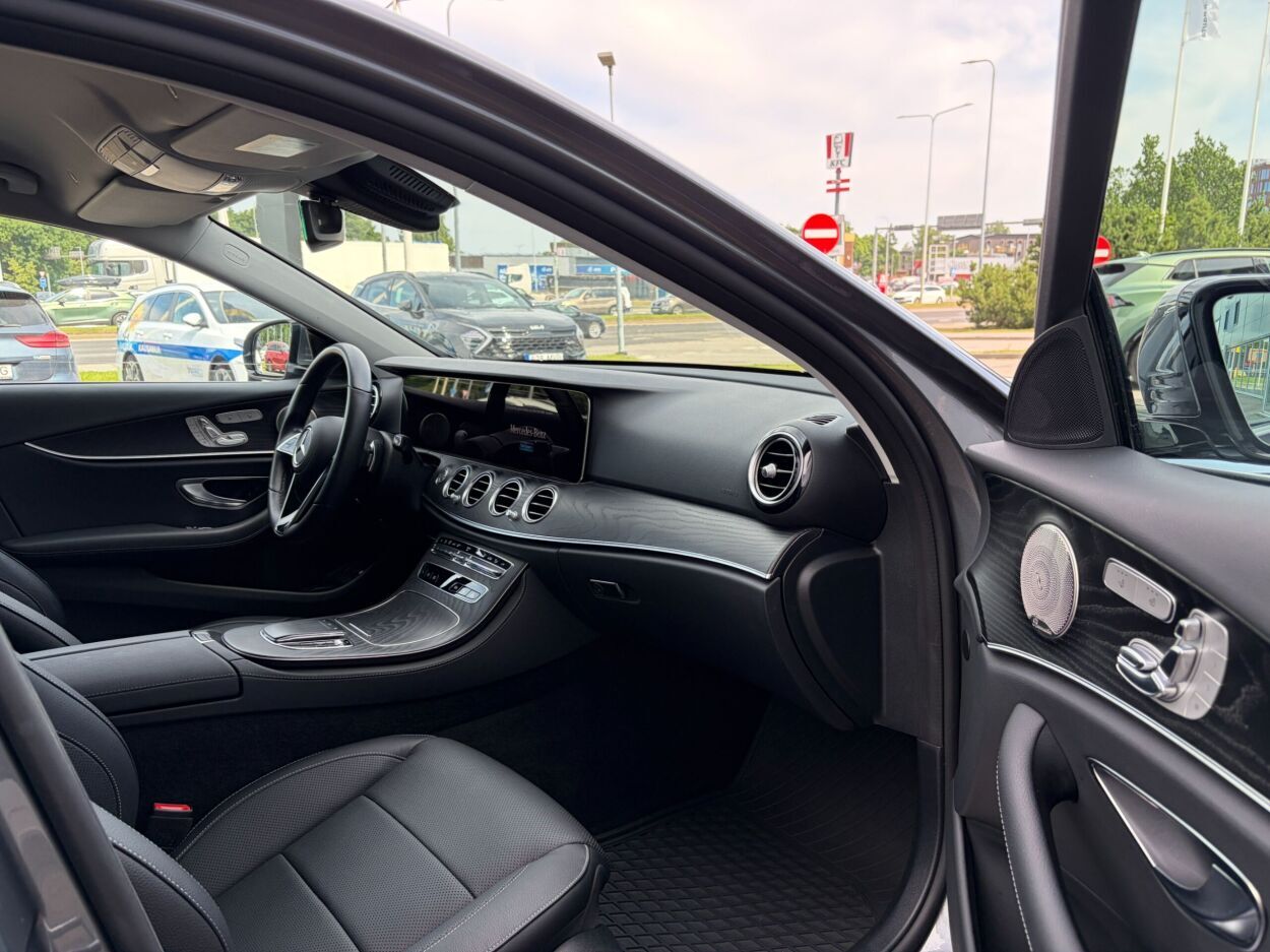 Mercedes-Benz E 400 2022, kuva 4/10