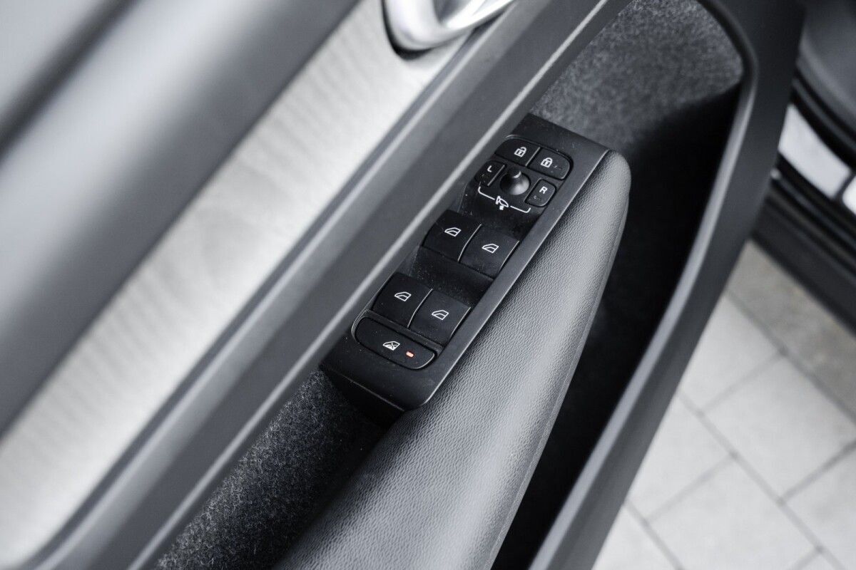 Volvo XC40 2019, photo 7/28