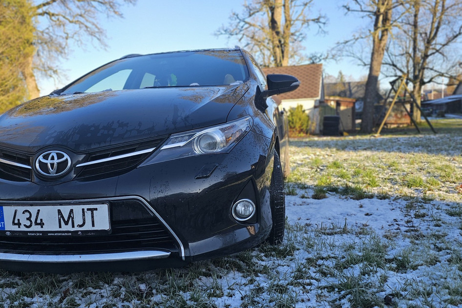 Toyota Auris, 2015, 1.6, 97 kW, petrol, manual, front-wheel drive