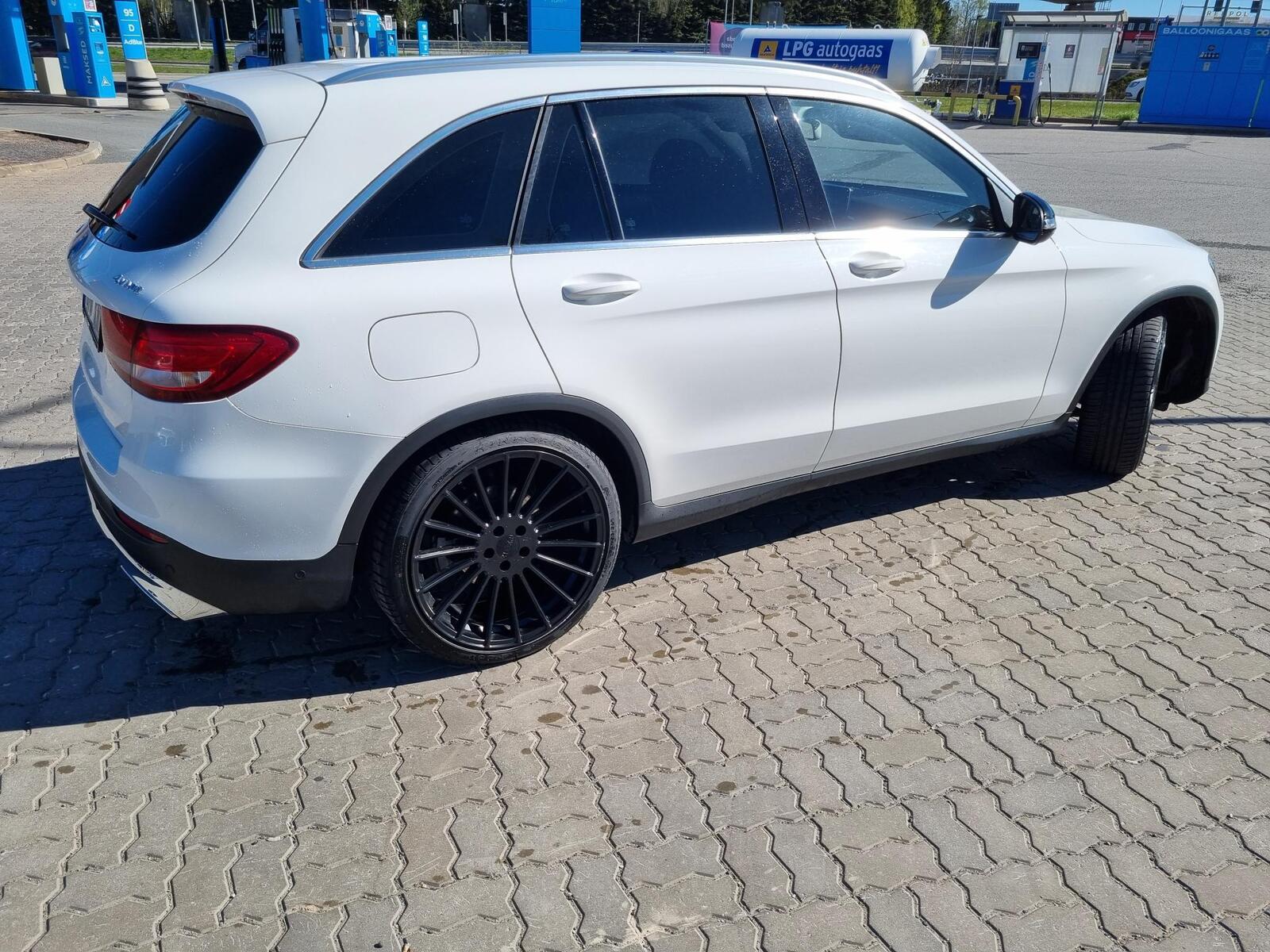 Mercedes-Benz GLC 220 2015, photo 3/5