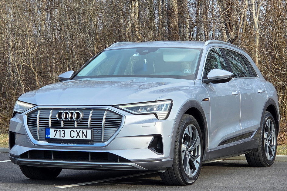 Audi e-tron, 2021, 300 kW, electric, automatic, four-wheel drive