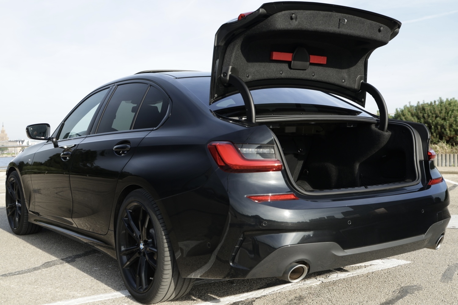BMW 330 2020, photo 5/10