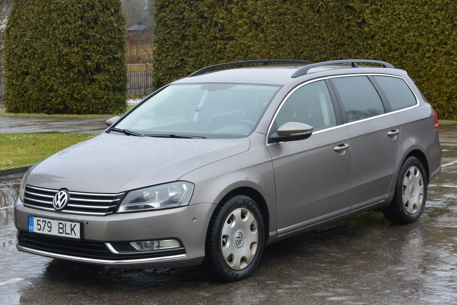 Volkswagen Passat Variant 2011, photo 2/5