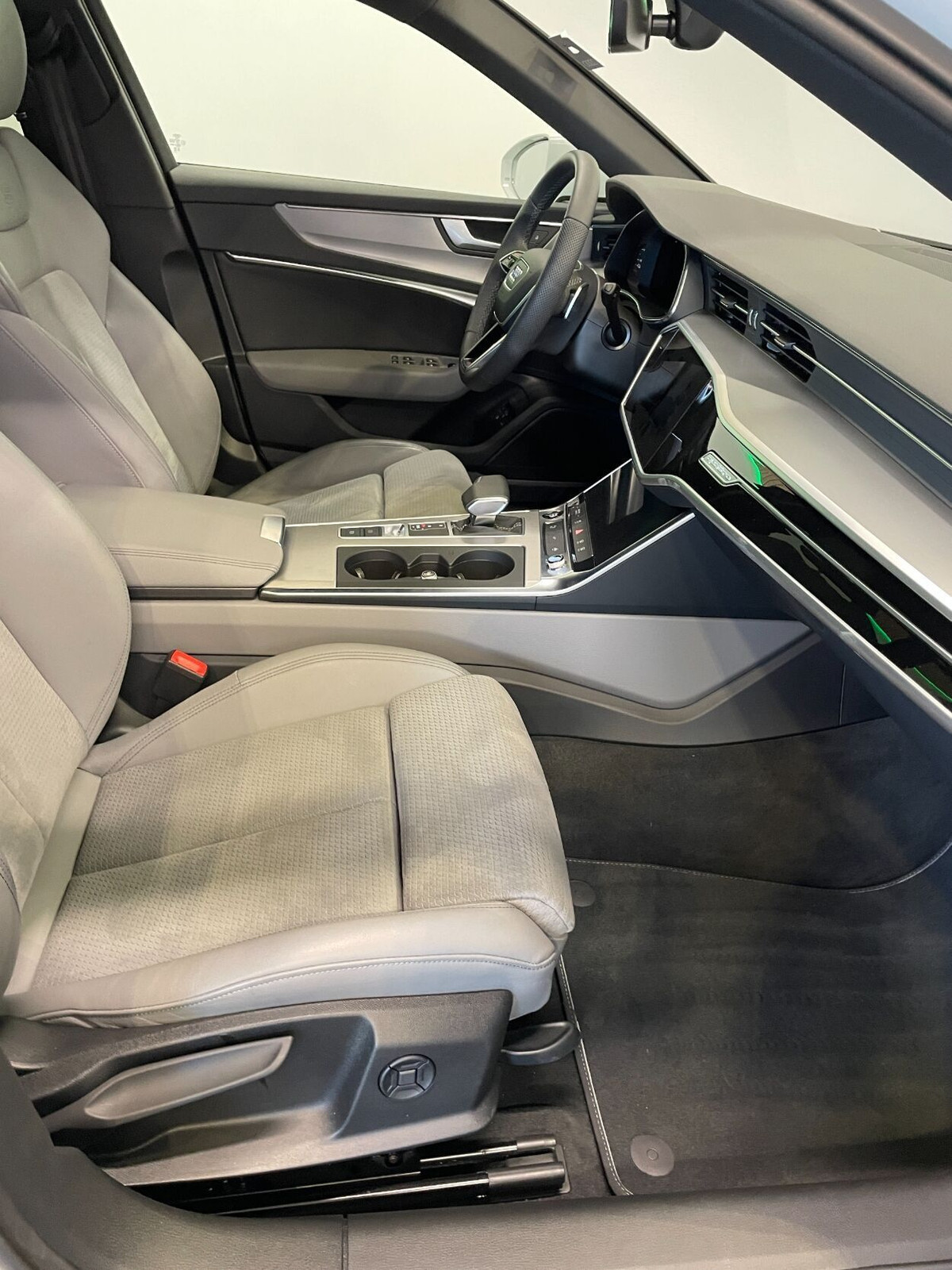 Audi A6 2024, photo 7/22