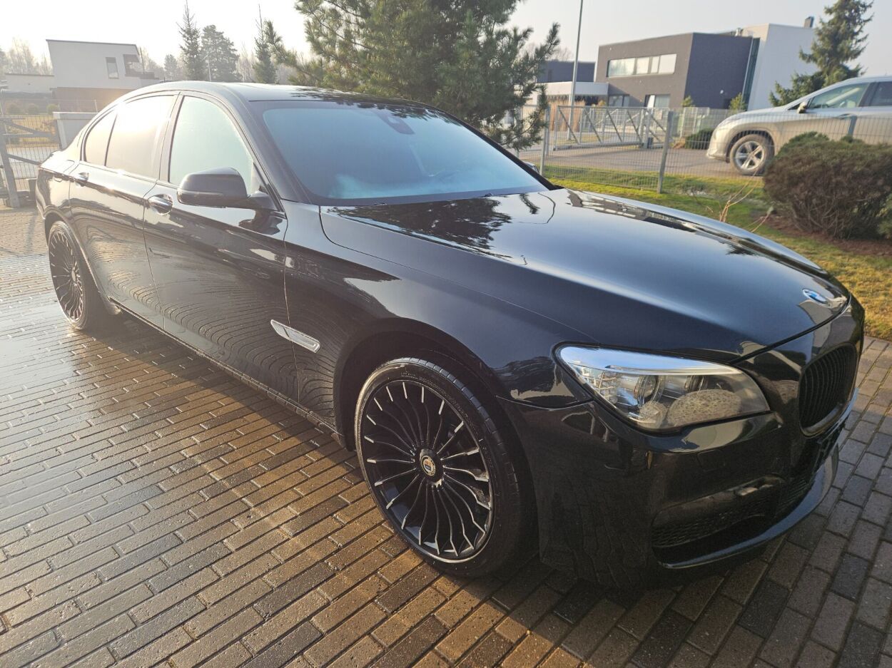 BMW 730 2013, photo 2/5