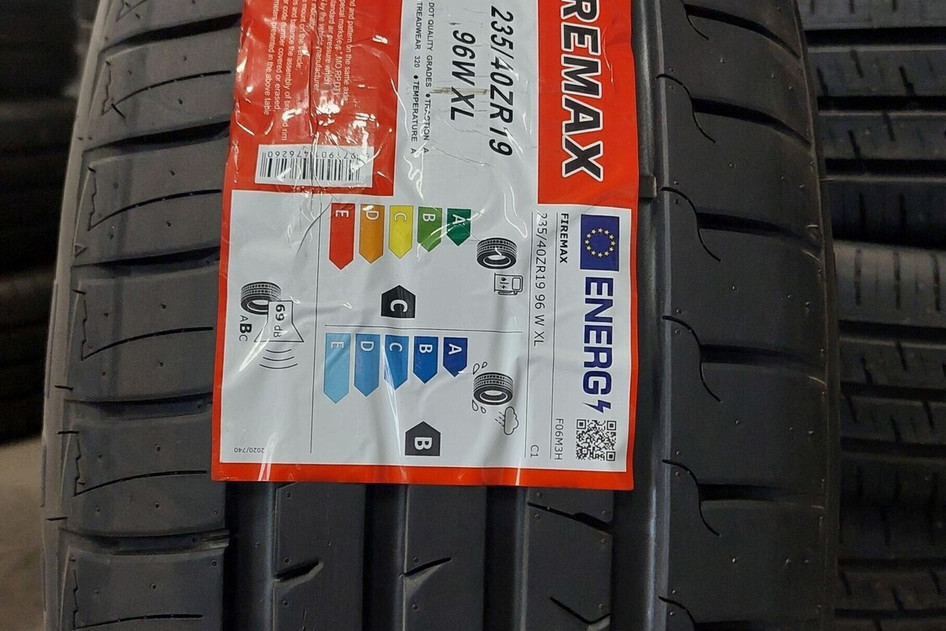 Uus suverehv 235/40R19 Firemax FM601