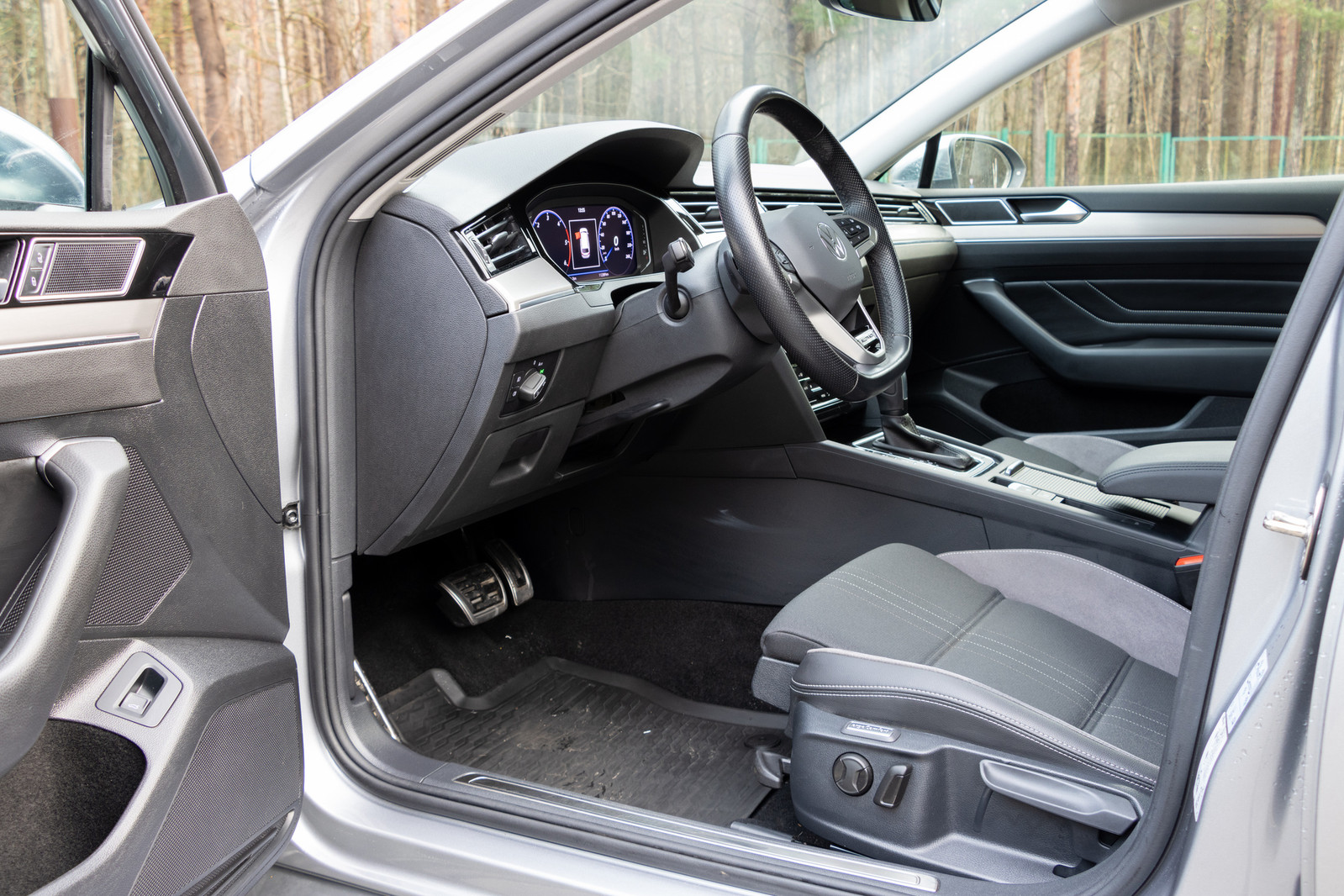 Volkswagen Passat 2021, photo 7/19