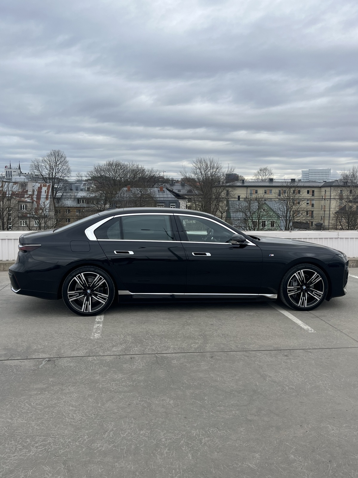 BMW i7 2023, photo 4/21