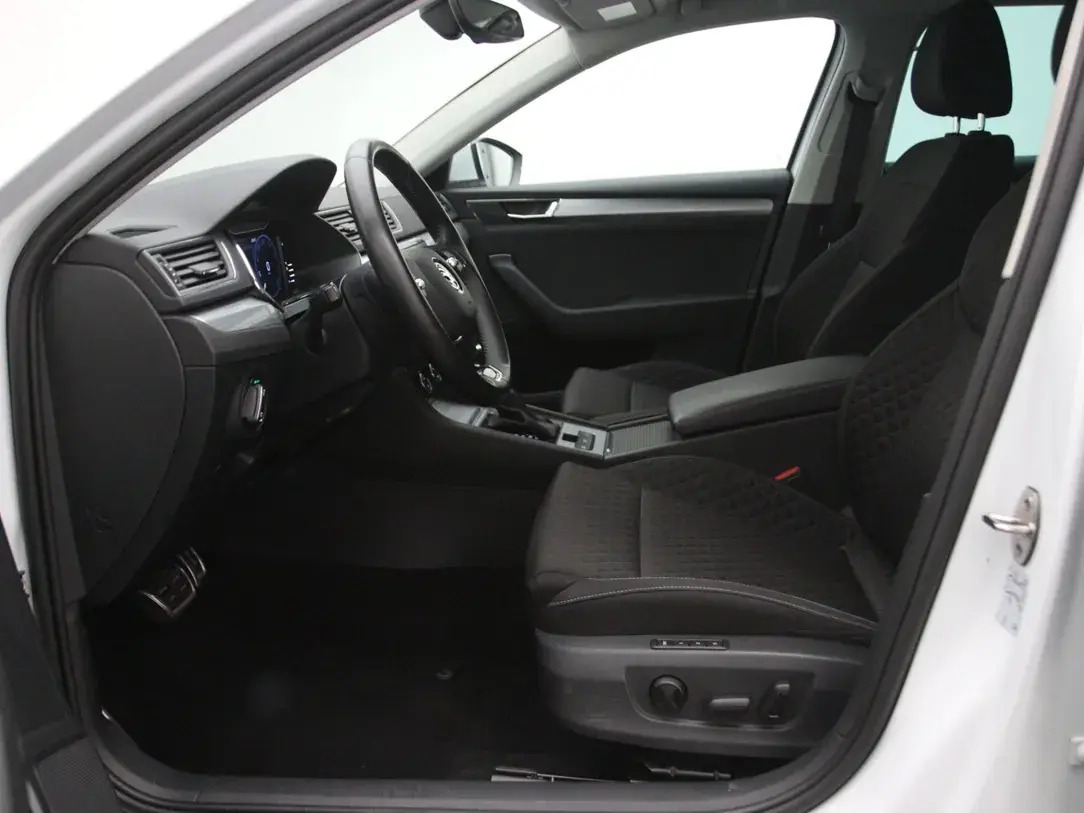 Škoda Superb 2022, photo 4/32