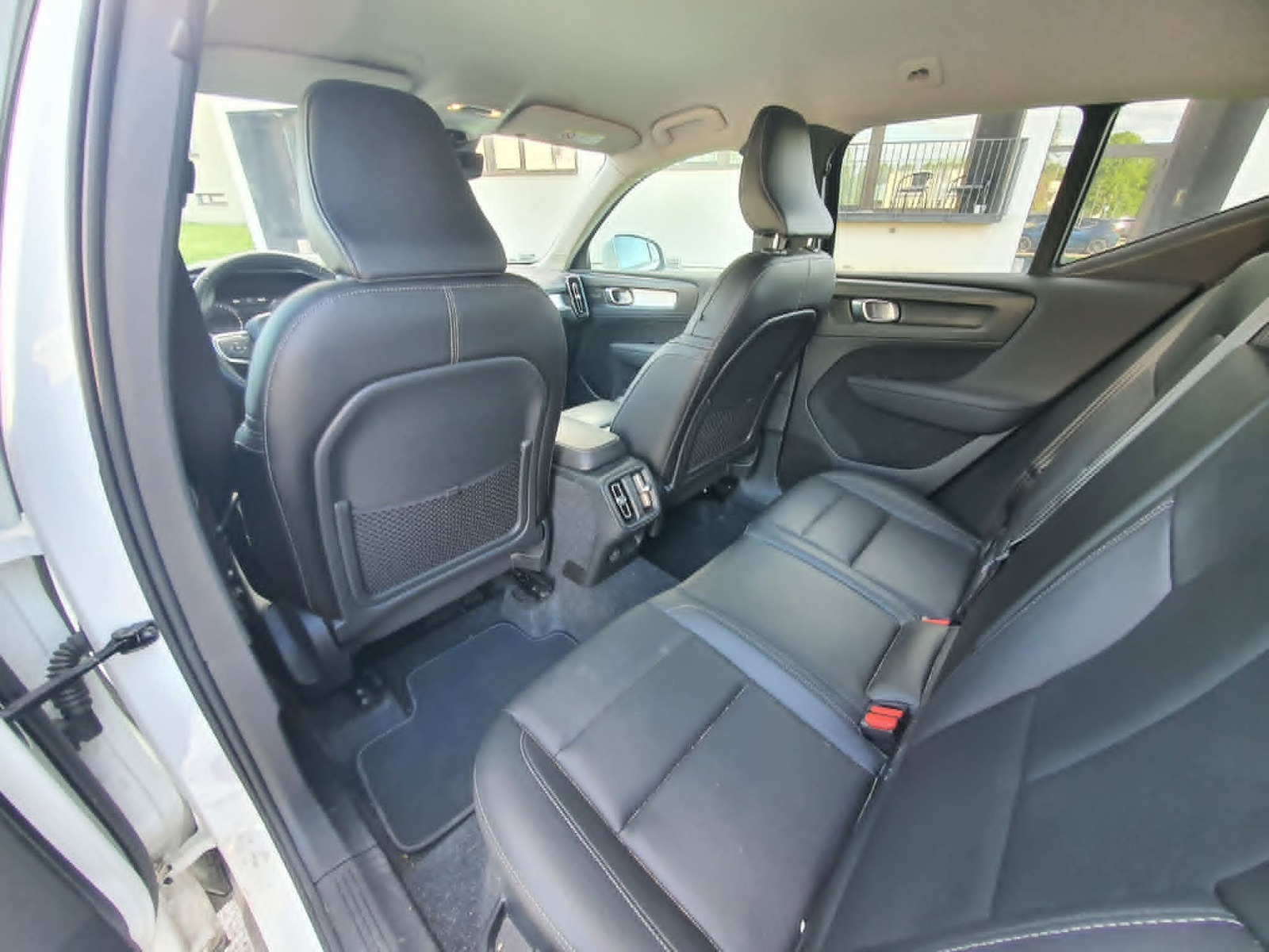 Volvo XC40 2018, photo 2/6