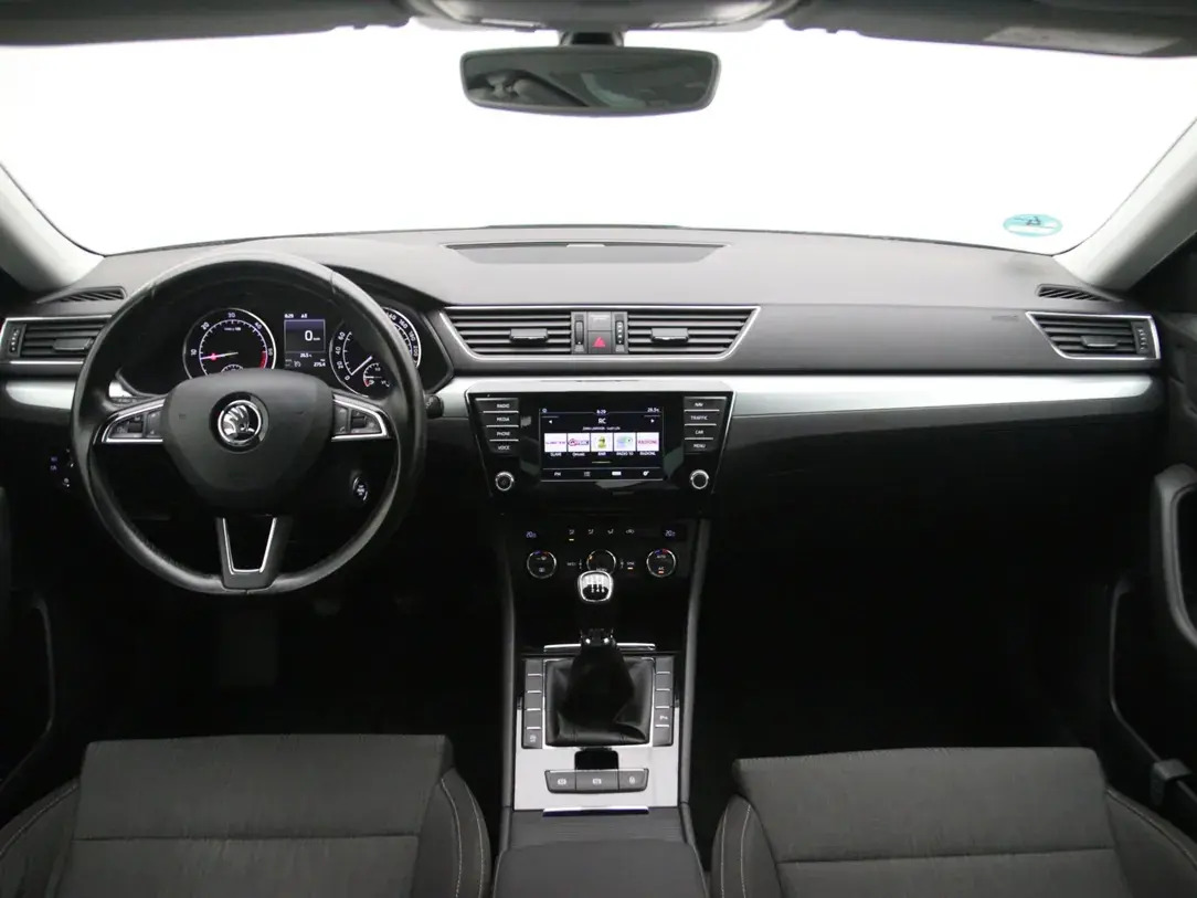 Škoda Superb 2015, photo 2/33