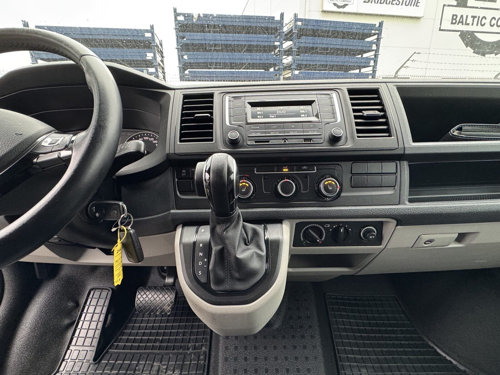 Volkswagen Transporter 2019, photo 5/10
