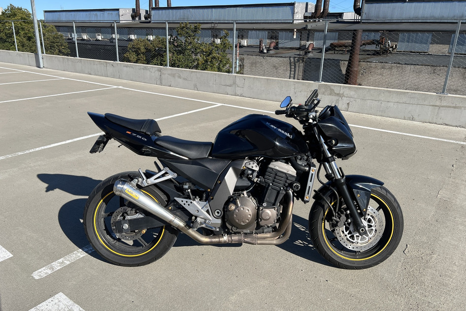 Kawasaki Z 750, 2004, 0.7, 81 kW, бензин, механическая, задний привод