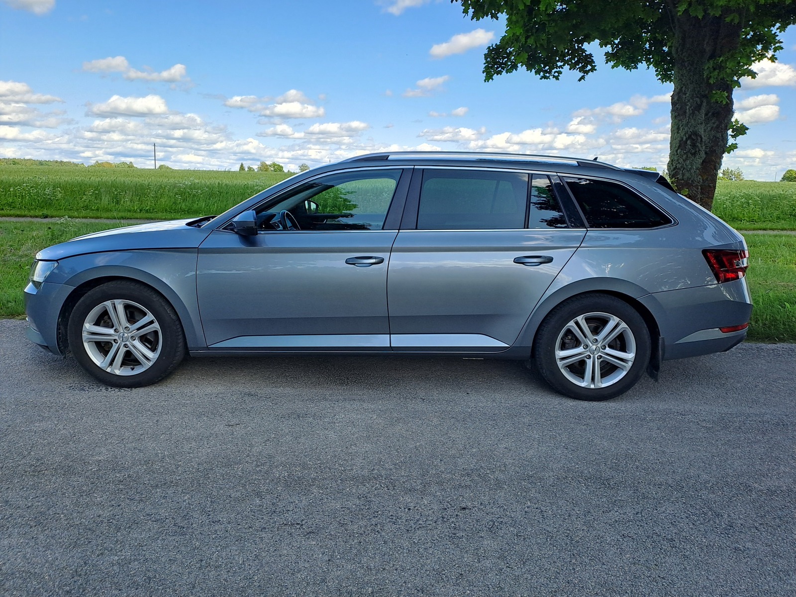 Škoda Superb 2017, kuva 6/16