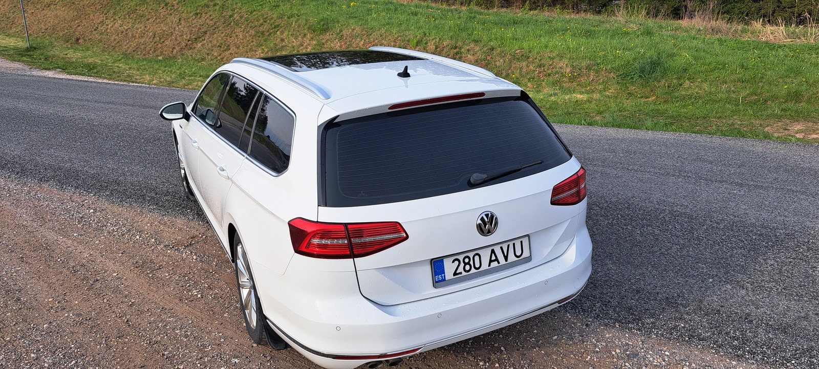 Volkswagen Passat 2015, photo 4/10