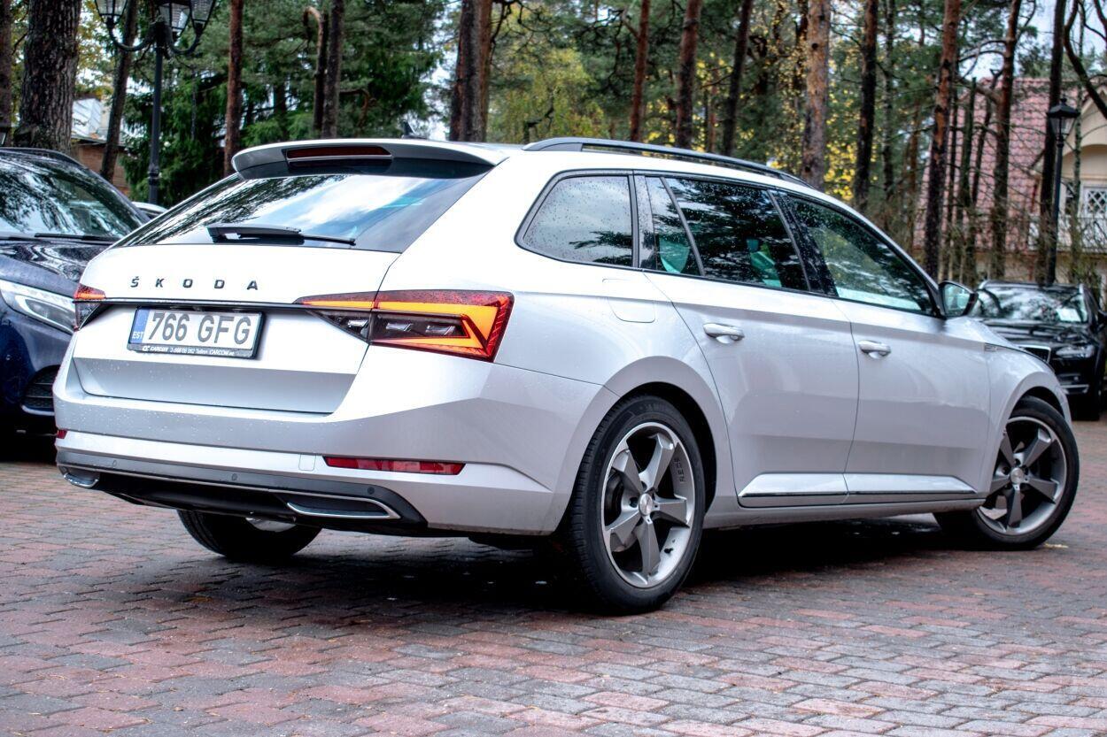 Škoda Superb 2020, photo 2/20