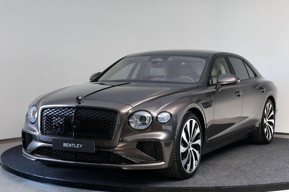 Bentley Flying Spur, 2026, 4.0, 500 kW, įkraunamas hibridas (benzinas/elektra), automatinė, visų varomųjų ratų pavara