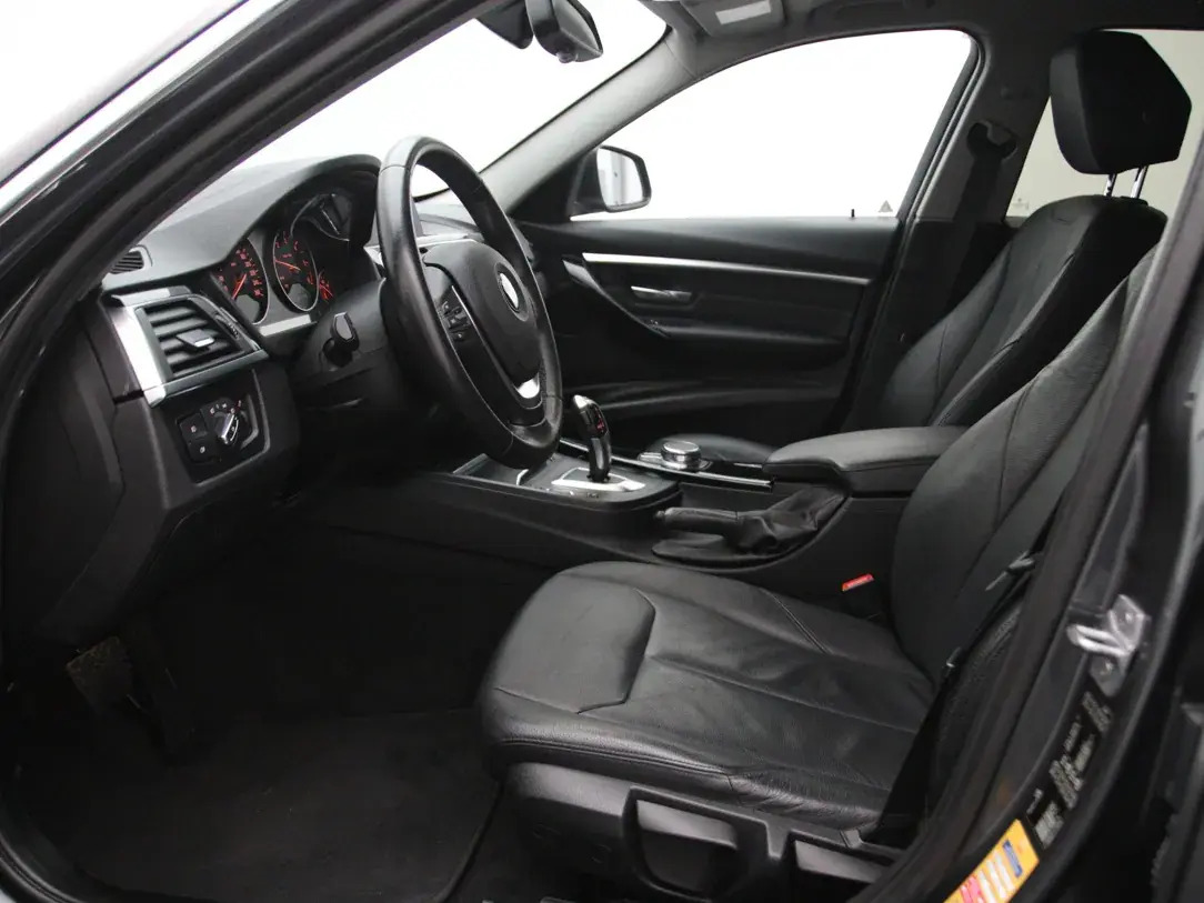 BMW 320 2017, photo 4/10