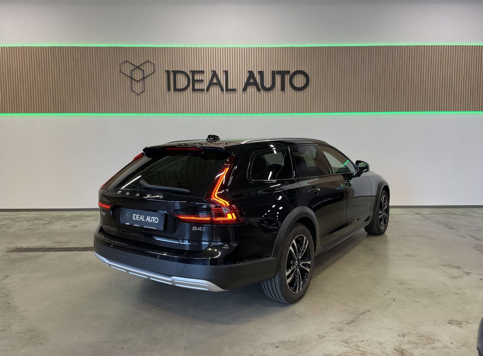 Volvo V90 Cross Country 2022, photo 4/21