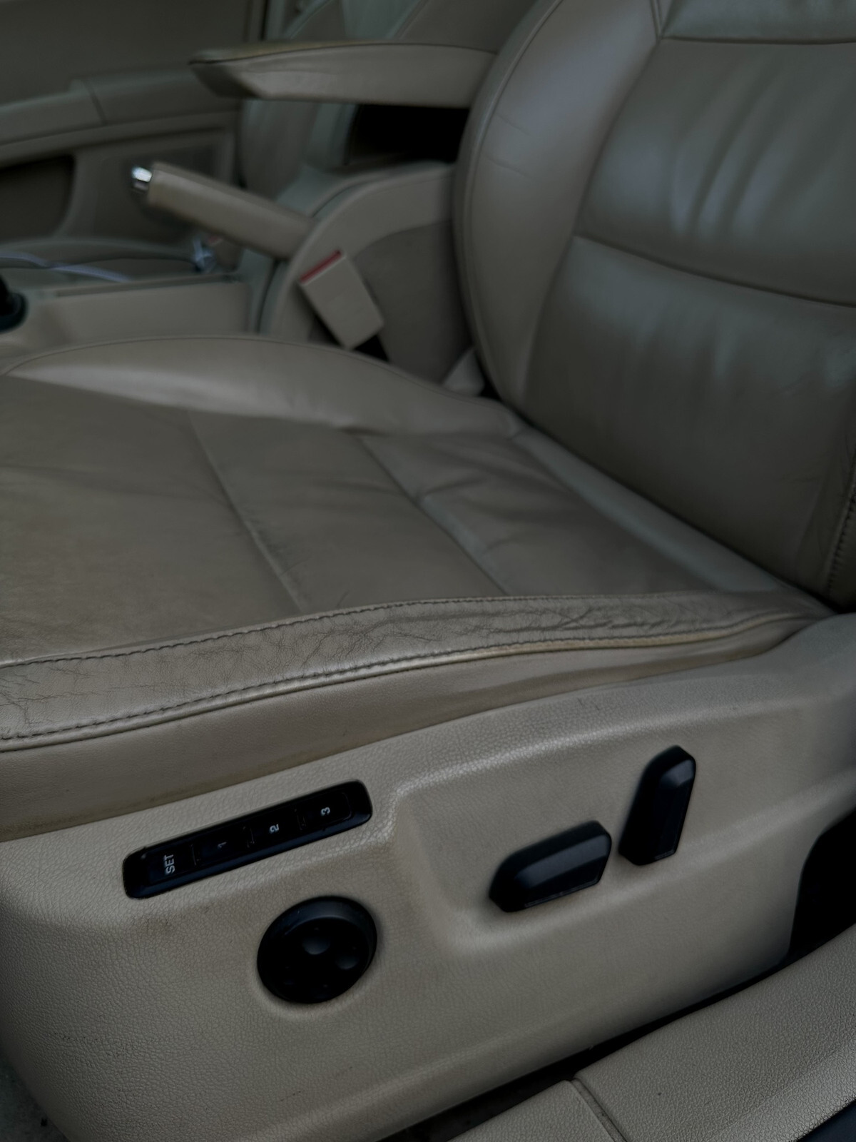 Škoda Superb 2011, photo 2/10