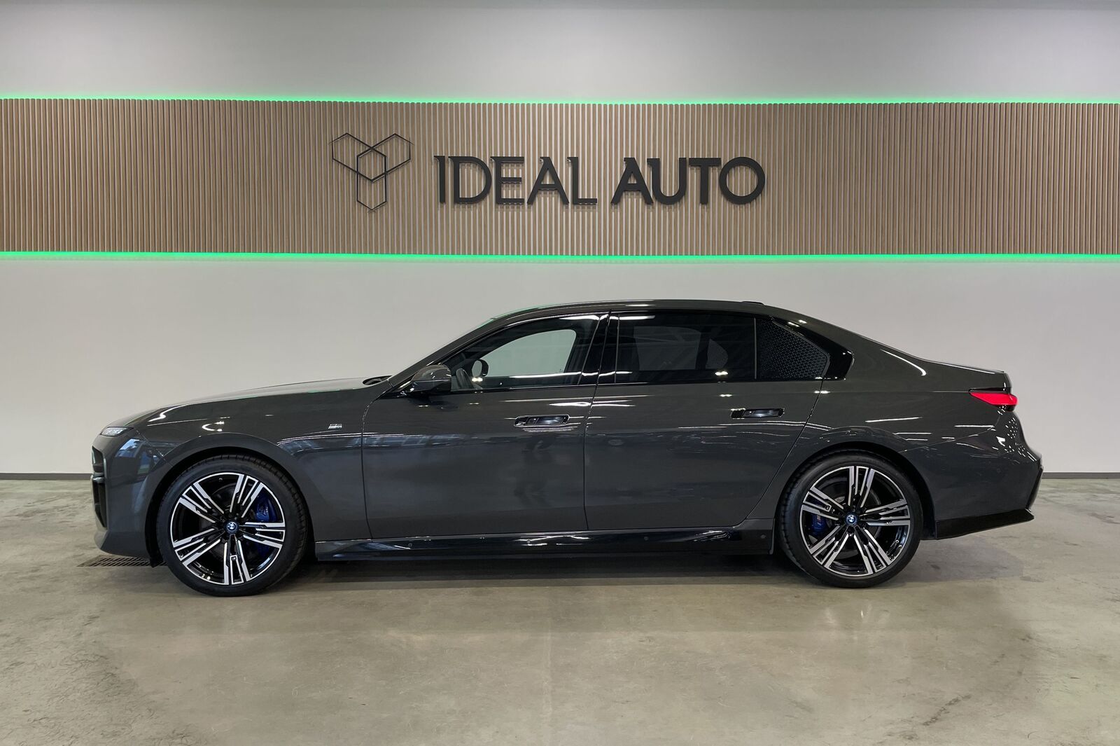 BMW i7 2022, photo 2/10