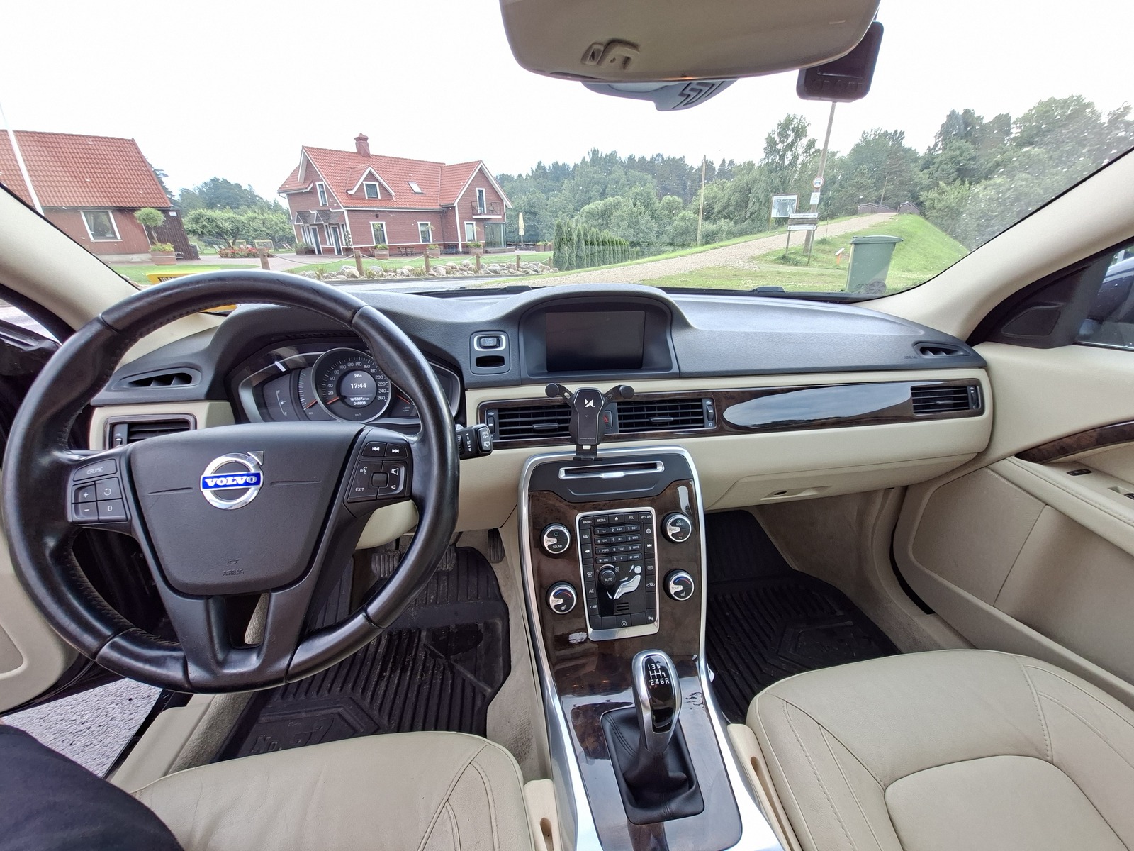 Volvo V70 2015, photo 5/18